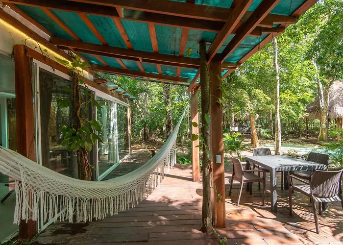 Private Jungle With Full Kitchen & Pool Access *